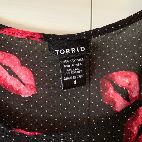 Lips Print Sheer Top - Picture 3 of 4